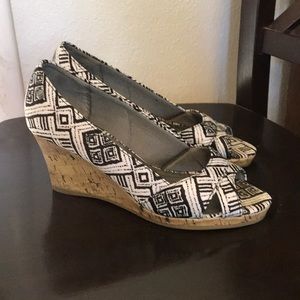 Life Stride peep toe wedge shoes